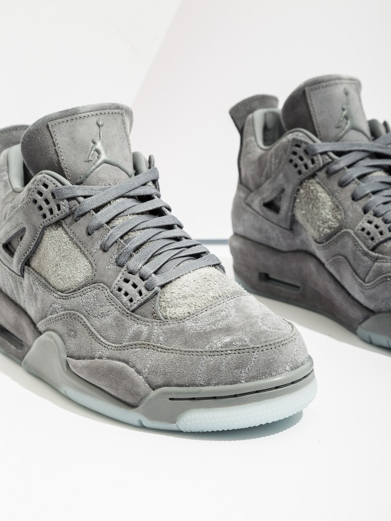 harga jordan 4 kaws