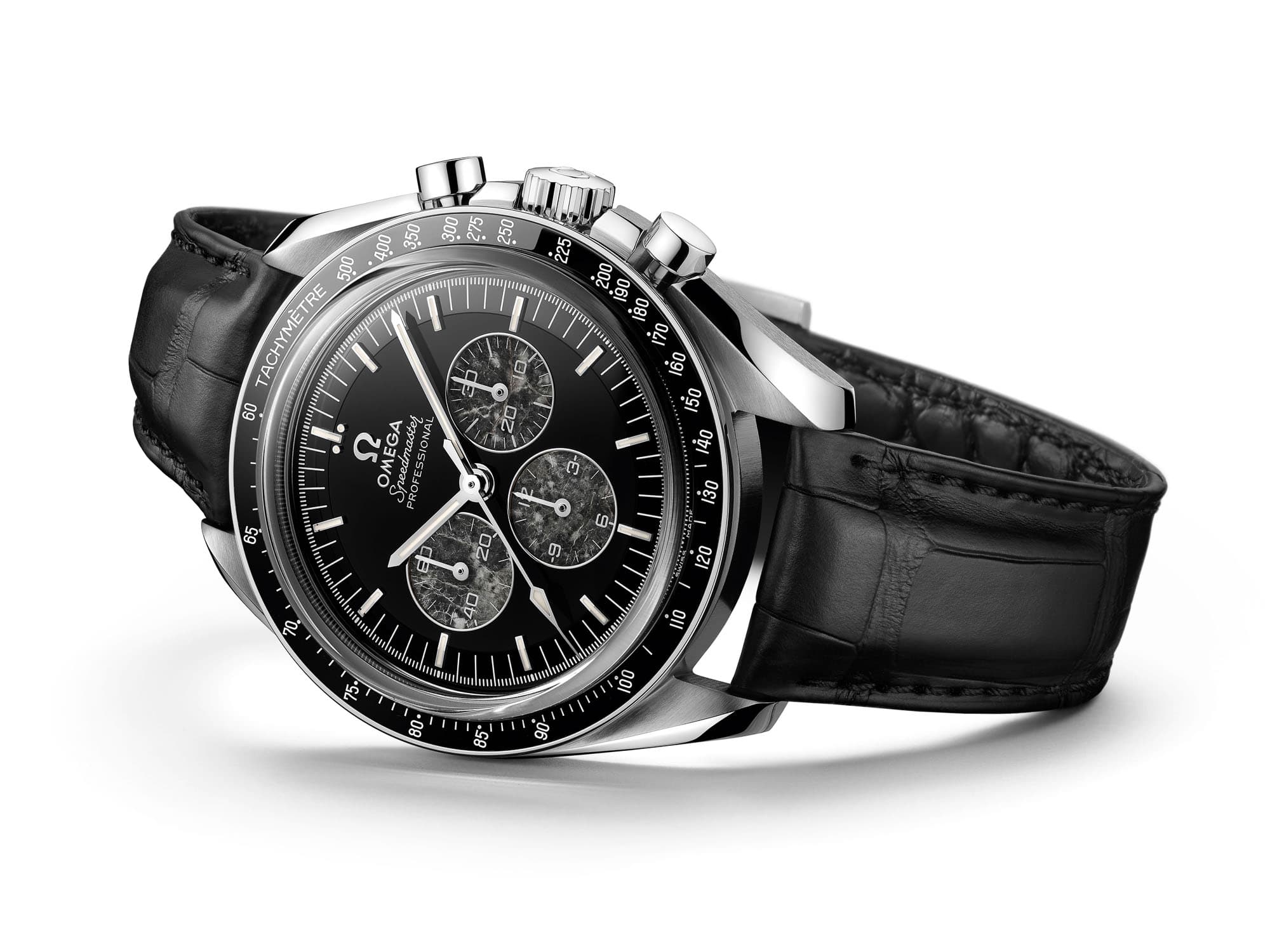 Omega Rayakan Pendaratan di Bulan 