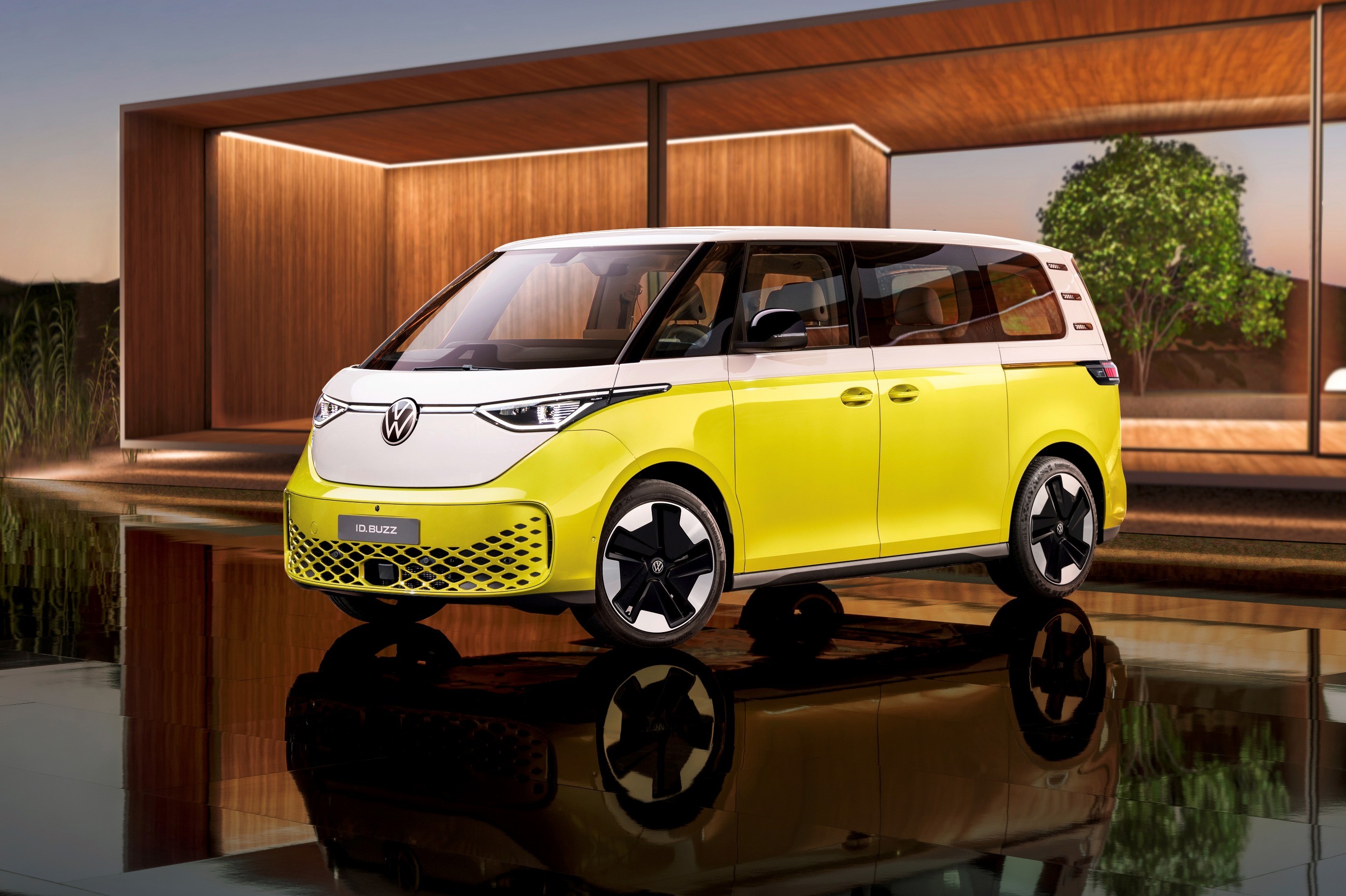 VW ID. Buzz Resmi Diungkap, Bawa Kesan Retro VW Kombi Jadul -  blackxperience.com