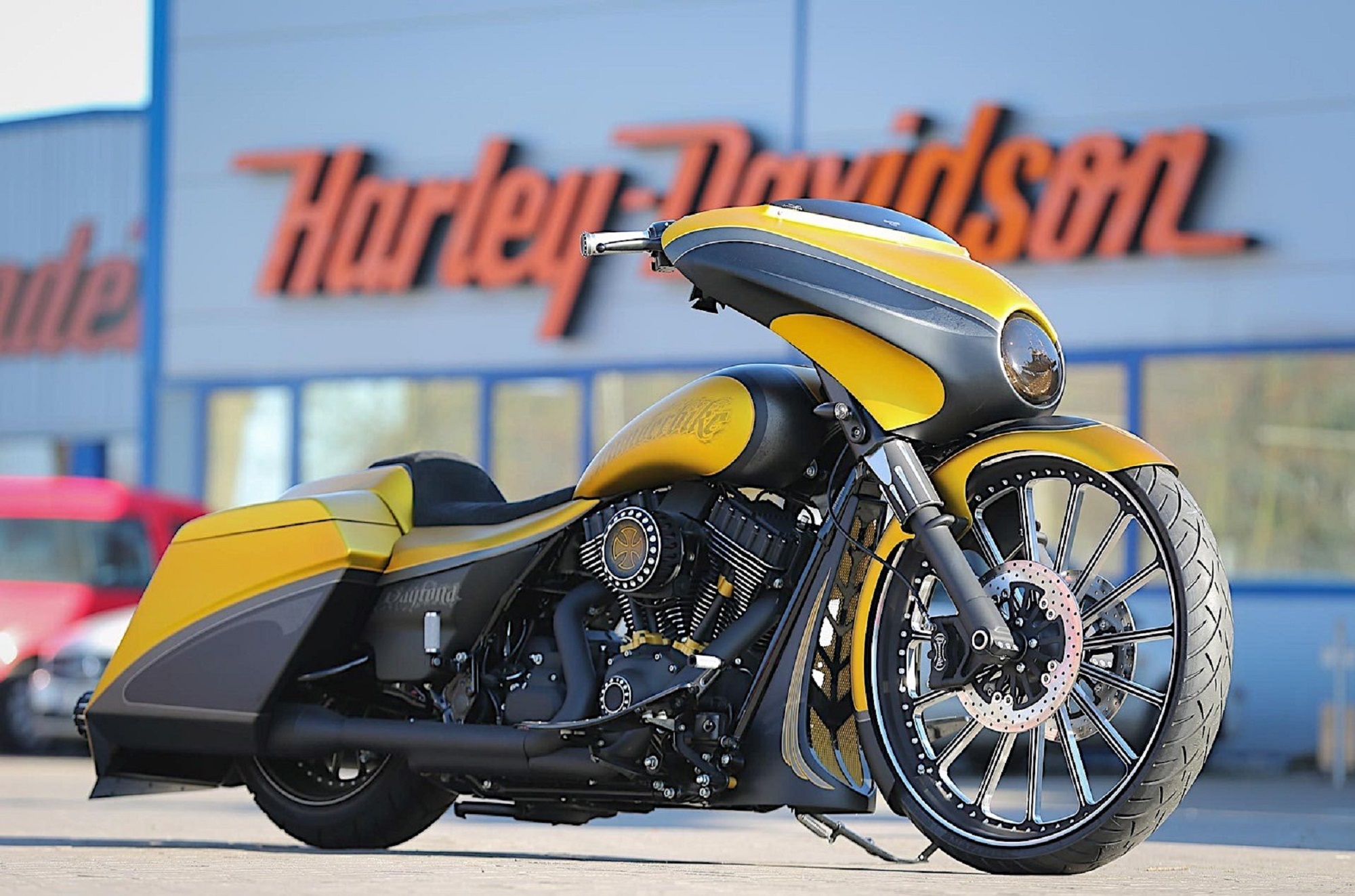 Modifikasi Harley Davidson Daytona Seperti Kucing Besar Kuning Blackxperience Com