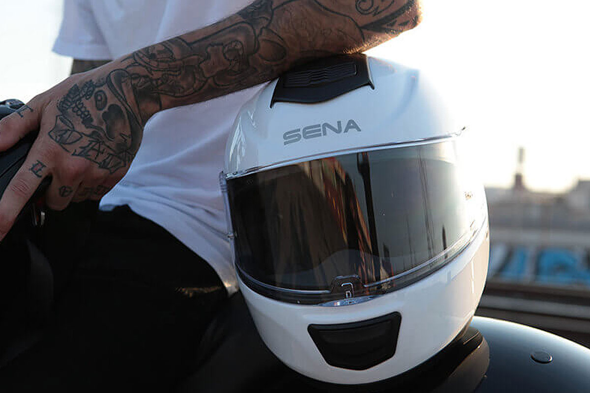 Helm Sena Momentum Pro, Fitur Canggih 