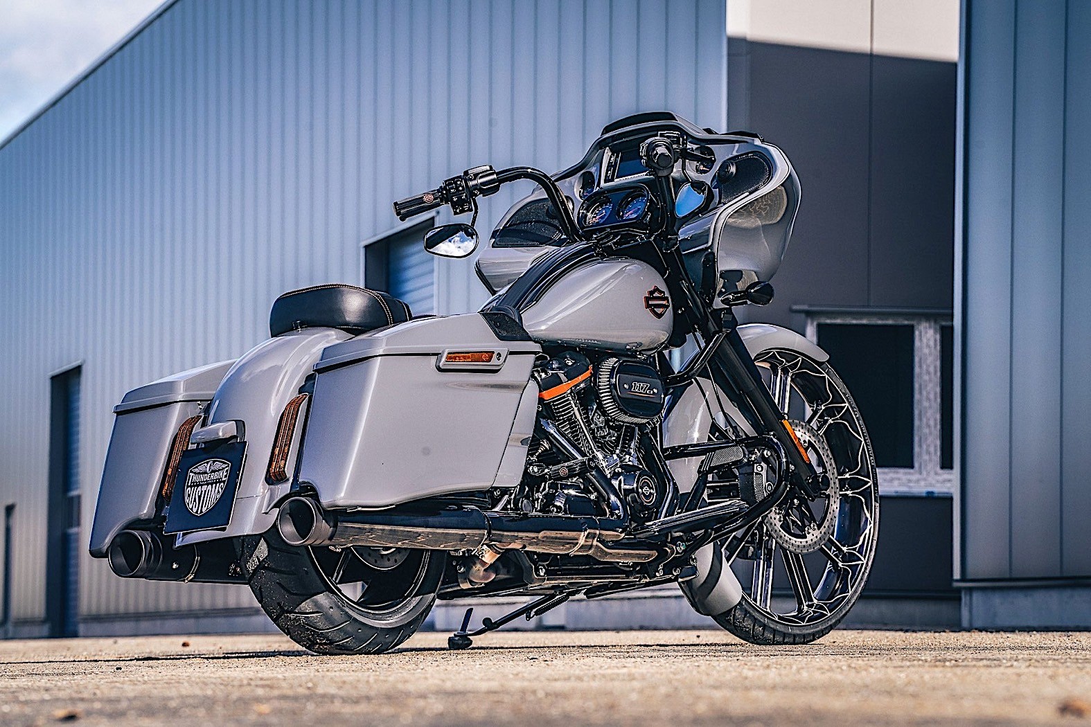 Wajah Baru Harley Davidson Cvo Road Glide Greywhaler Blackxperience Com
