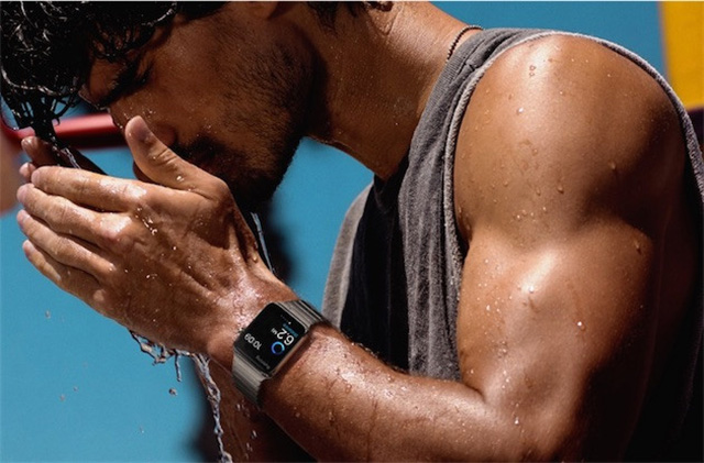 Digunakan CEO Apple Tim Cook Saat Mandi, Apple Watch Tahan Air? -  blackxperience.com
