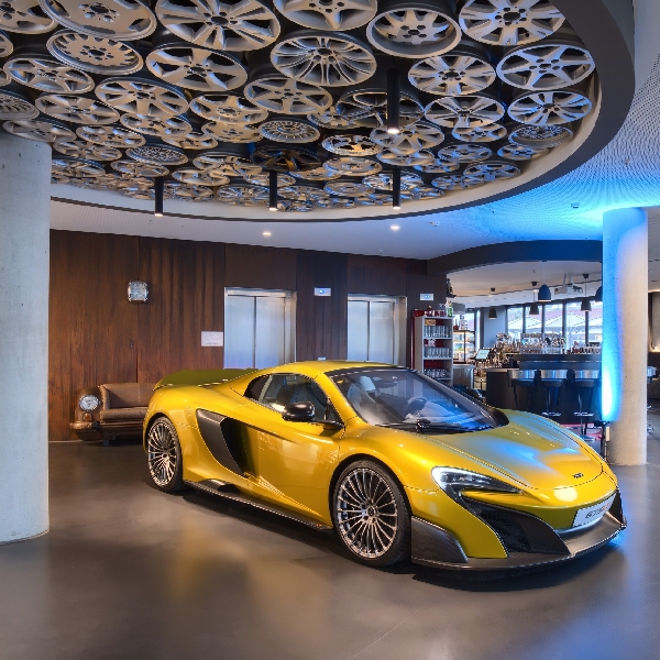 Sensasi Menginap di V8 Hotel Stuttgart, Anda Bisa Test Drive Mercedes-  AMG C 63 S, Tesla Model X dan Porsche 911 Turbo Coupe 