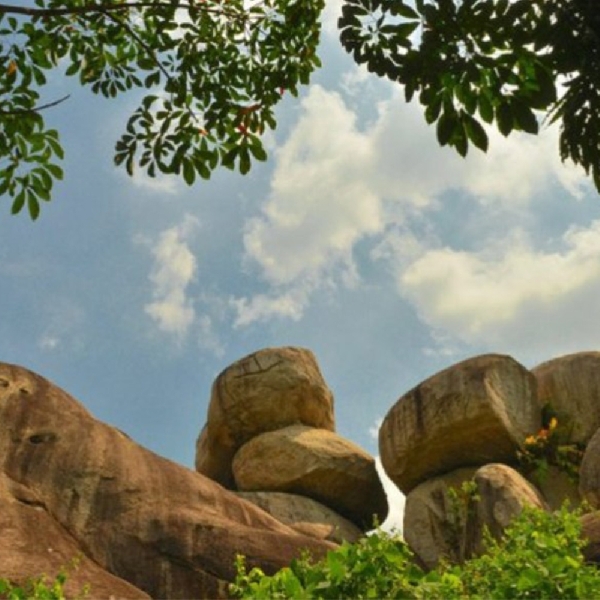 Menikmati Pemandangan Indah di Taman Batu Granit