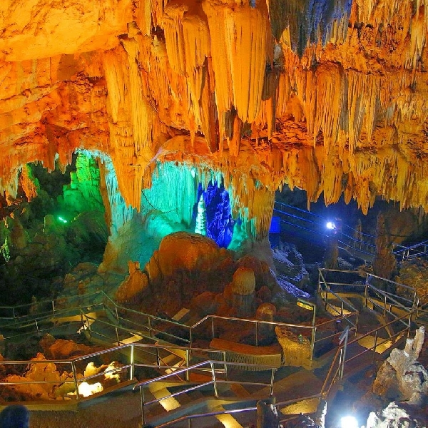 Gua Gong, Gua Bersuara Unik di Pacitan