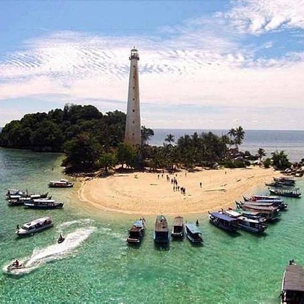 Pesona Pulau Lengkuas yang Menghipnotis Mata