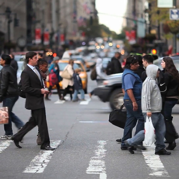 Jalan-jalan ke New York Bakal Kena Denda, Kalau Kirim Pesan Sambil Jalan