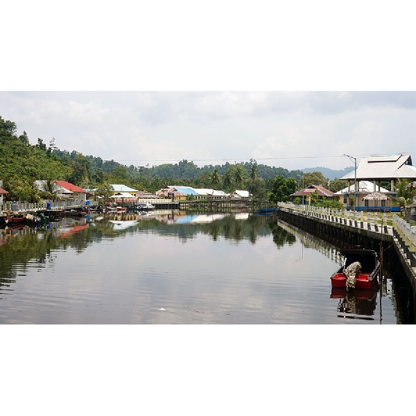 Jembatan Batu Bacan di Labuha Ini Bikin Penasaran 