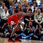Sepatu Michael Jordan di 6 Final NBA Terjual 126 Miliar Rupiah