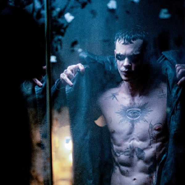 Seperti Ini Tampilan Bill Skarsgard di Film reboot The Crow