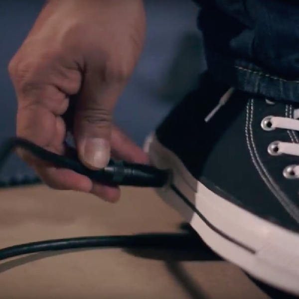 Converse Rilis Sneakers Baru yang Dilengkapi Pedal Gitar