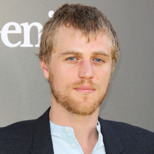 Johnny Flynn Perankan David Bowie di Stardust