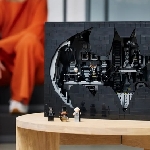 Lego Rilis Model Set Batcave dari Film Batman Returns