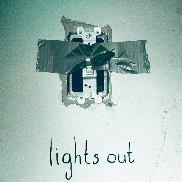 Lights Out, Bahaya yang Mengintai Setelah Lampu Padam