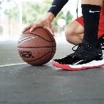 7 Sepatu Basket Terbaik 2021