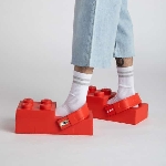 Kolaborasi Lego x Crocs Hadirkan Sepatu Unik Ini