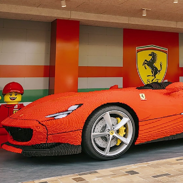 Wow! Ini Dia Lego Ferrari Monza SP1 Seukuran Aslinya!
