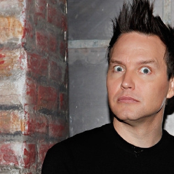 Mark Hoppus Publikasikan Travis Barker Saat Rekaman Untuk Album Baru