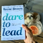 Berani Memimpin Lewat Buku Brene Brown, &ldquo;Dare to Lead&rdquo;