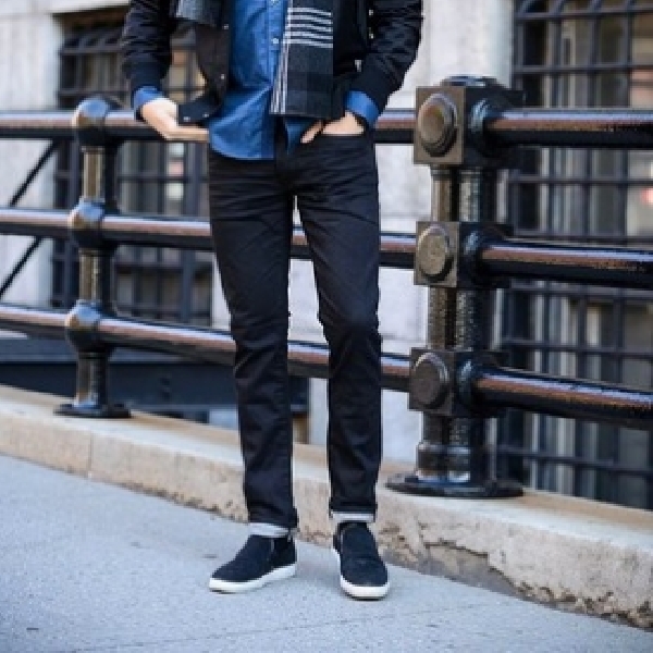 3 Sneaker Slip-on Keren, Bisa Santai Bisa Formal