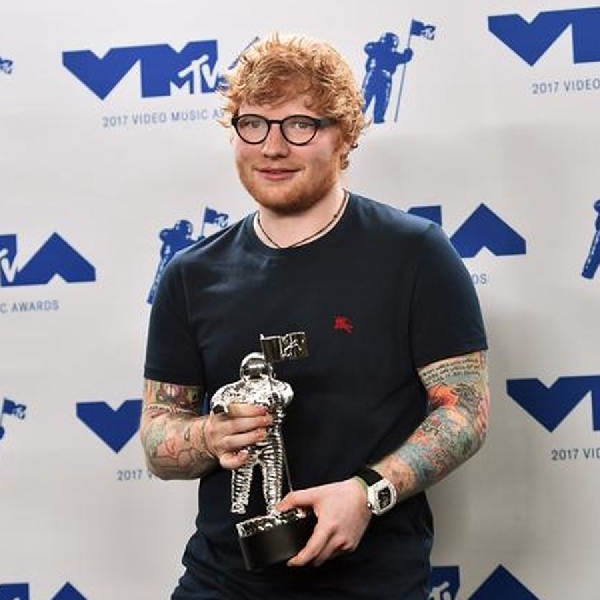 Bukti Ed Sheeran Memiliki Selera Tinggi Dalam Memilih Arloji