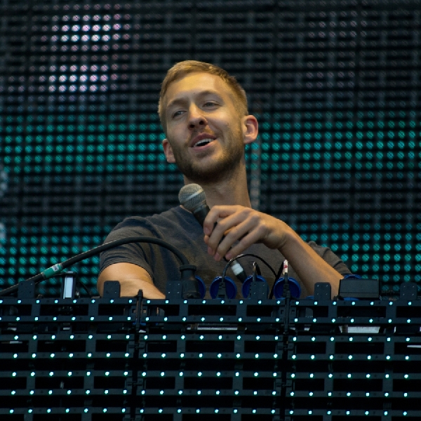 Calvin Harris Siapkan 10 Lagu untuk Tahun 2017