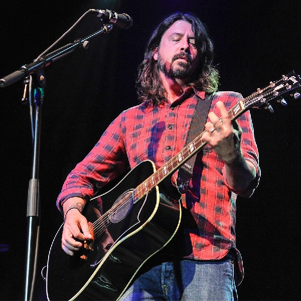 Foo Fighters Nyanyikan Lagu Baru Di Gelaran Amal