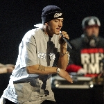Krisis Air Bersih Eminem, Mark Wahlberg, Diddy dan Wiz Khalifa Sumbangkan Donasi