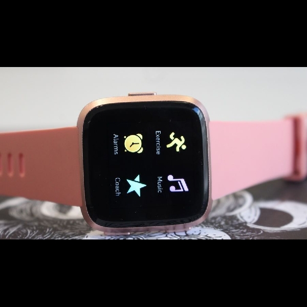 Mengintip Fitbit Versa, Jam Tangan Yang Lebih Pintar dari Pendahulunya