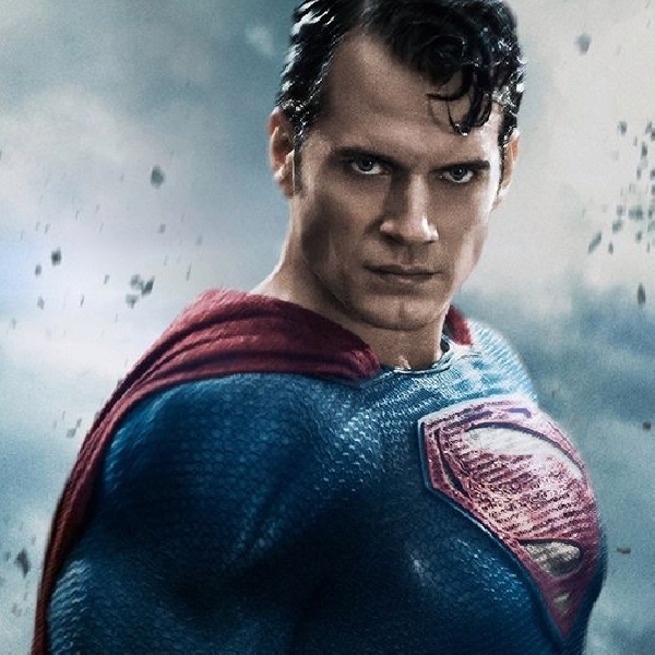 Henry Cavill Konfirmasi Dirinya akan Kembali Memerankan Superman