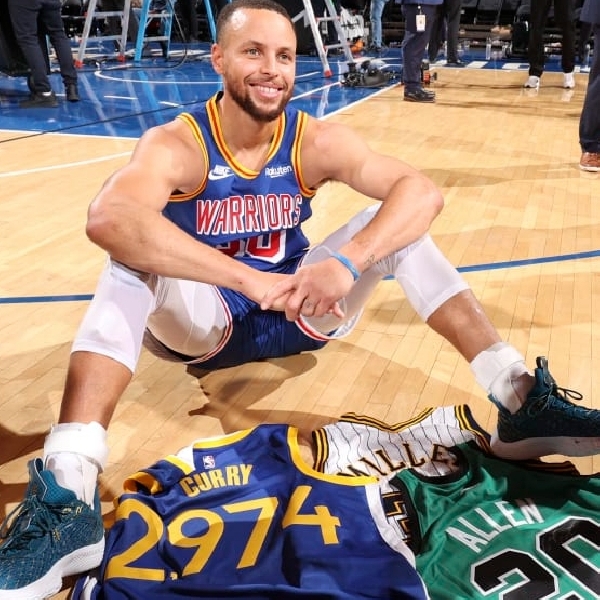 Steph Curry Merilis Sneakers NFT Seharga $333