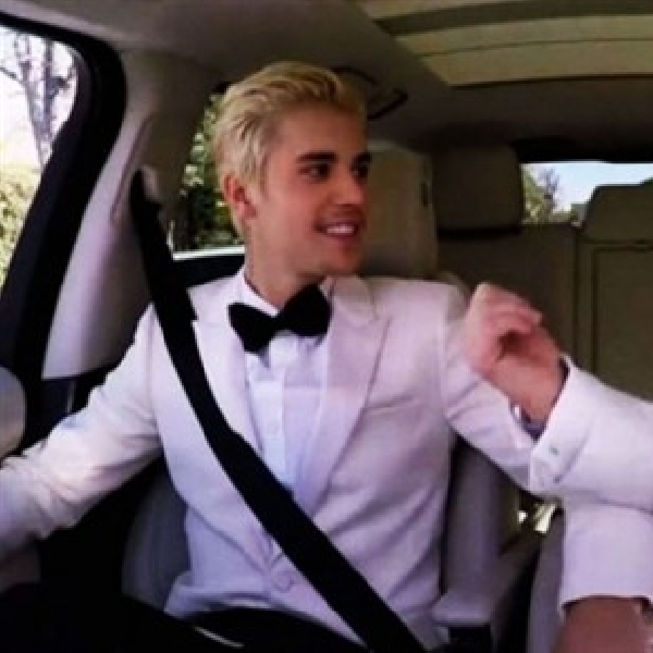 Justin Bieber Berkaraoke Uptown Funk Saat Menuju Grammy Awards 2016