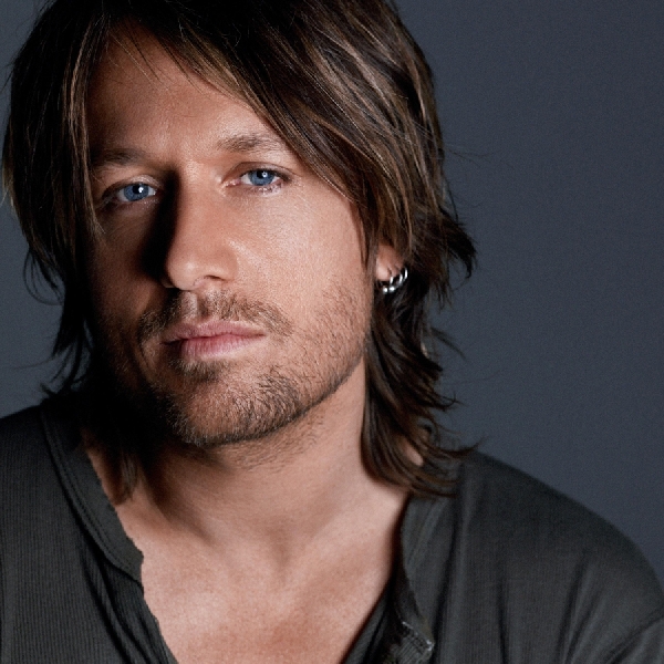 Keith Urban Persembahkan 'One' pada Tribute untuk Orlando