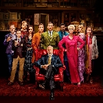 Dave Bautista Bergabung di Sekuel Film Knives Out