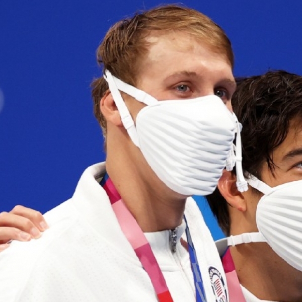 Inilah Identitas Asli Masker Tim Olimpiade AS yang Viral