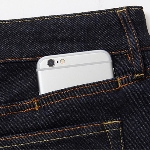 Celana Jeans Ini Dilengkapi Saku Khusus Untuk Simpan Smartphone