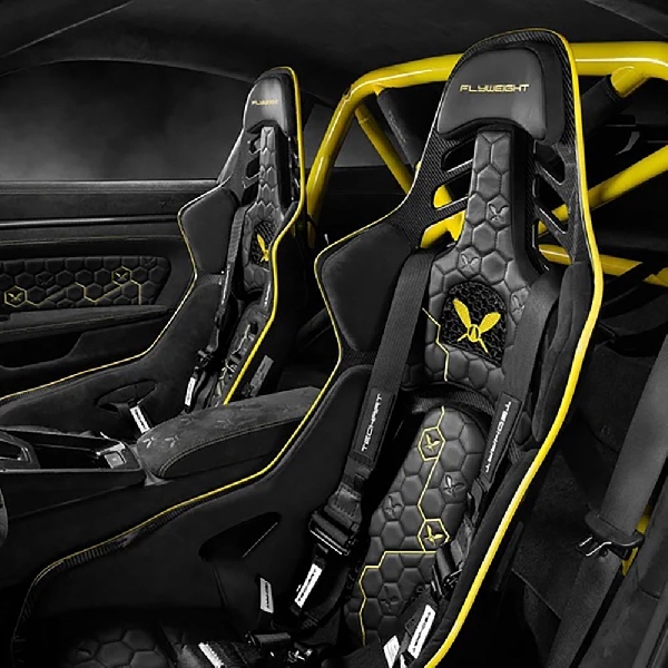 Recaro Pamerkan TechArt Baru Dan Kursi Gaming