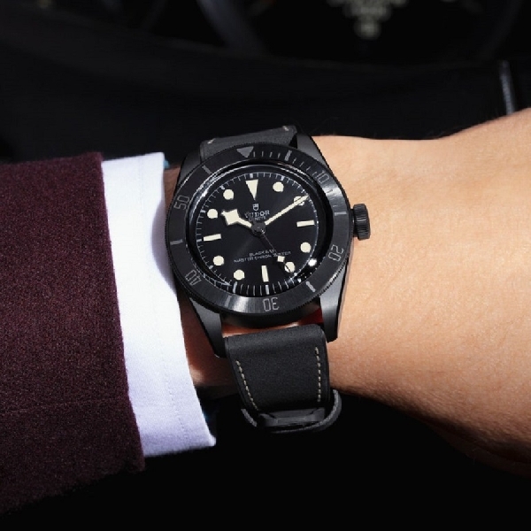 Tudor Black Bay Terbaru Terbuat dari Bahan Spesial