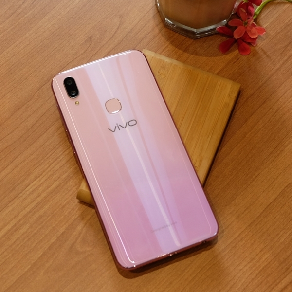 Mengintip Cantiknya Vivo V11 Fairy Pink