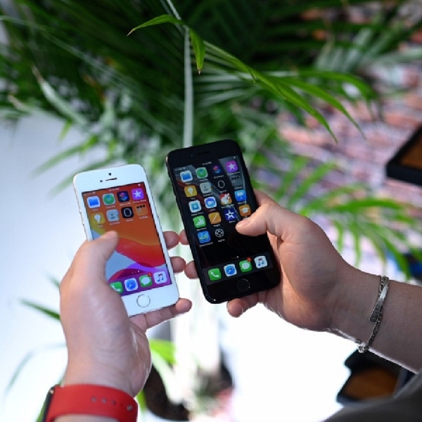 Intip Perbandingan Iphone SE 2016 dan 2020