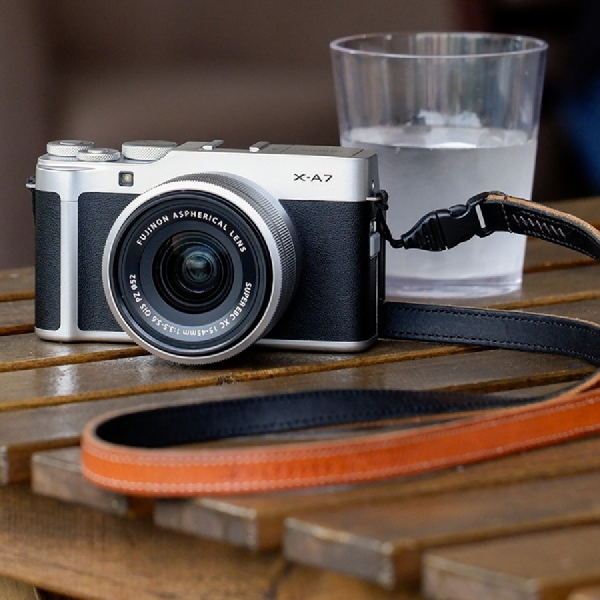 Fujifilm Perkenalkan Kamera X-A7 Baru yang Stylish