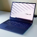 StudioBook S W700 Workstation Portabel Buat Para Content Creator