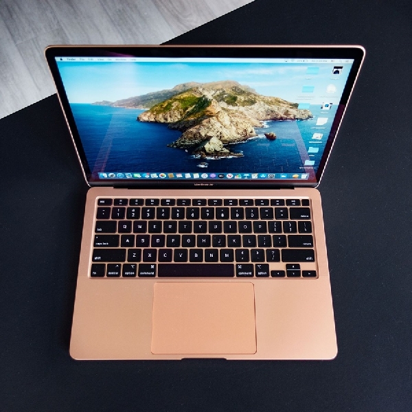 Ingin Beli MacBook Sekarang? Tahan Dulu BlackPals