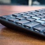 Corsair K83, Keyboard Tanpa Kabel dengan Integrated Joystick