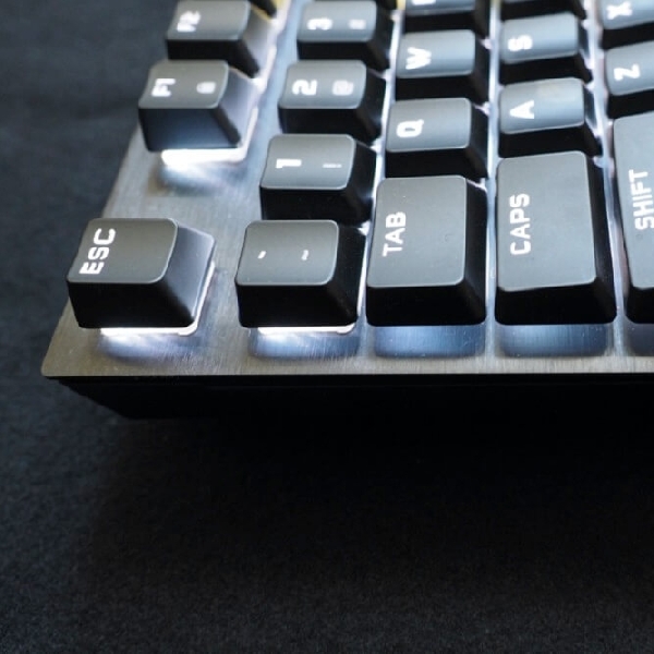 Keyboard Khusus Game: Corsairs K60 RGB Pro Low Profile