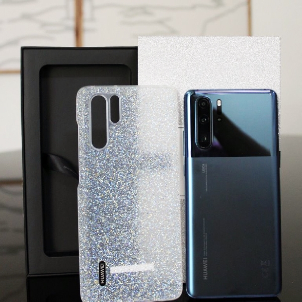 Huawei Ramaikan Tren Kilau Swarovski dalam Smartphone P30 Pro