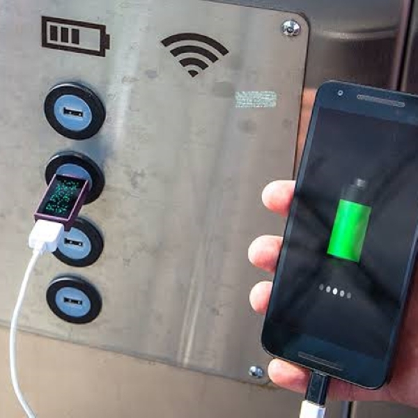 Charge Gadget Tempat Umum, Jangan Gunakan Slot USB