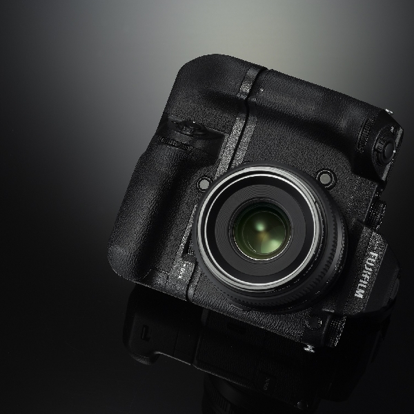 Bawa Sensor Format Medium, Ini Mirrorless Penjegal Hasselblad X1D