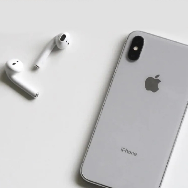 iPhone Case Ini Mampu Menampung dan Mengisi Daya AirPods